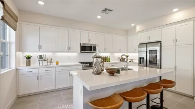 MLS: OC24164947 Condo For Sale