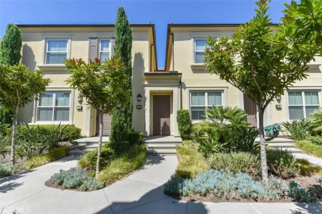 MLS: OC24166226 Condo For Sale