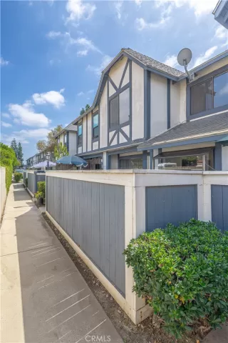 Photo #2: OC24166285 Listing 