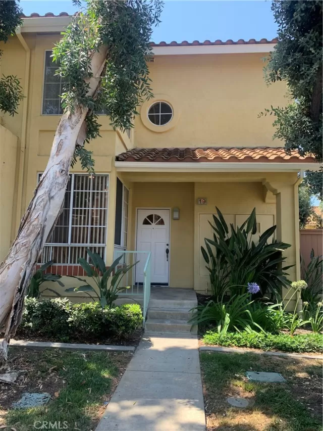 MLS: OC24167407 Condo For Sale