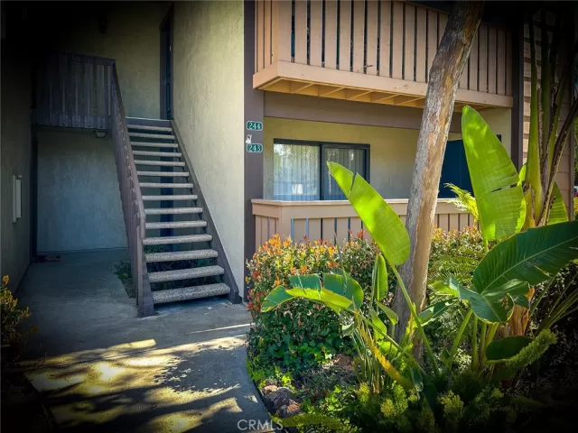 MLS: OC24167658 Condo For Sale
