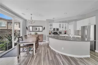 Photo #4: OC24167677 Listing 