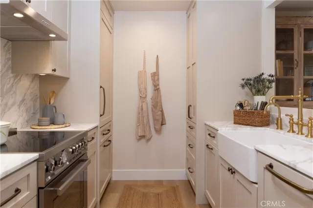 MLS: OC24167867 Condo For Sale