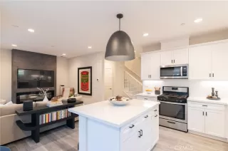 Photo #3: OC24167932 Listing 