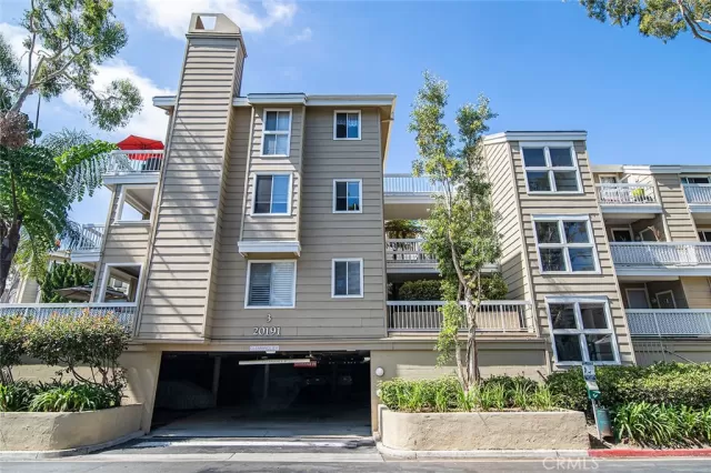 MLS: OC24168146 Condo For Sale