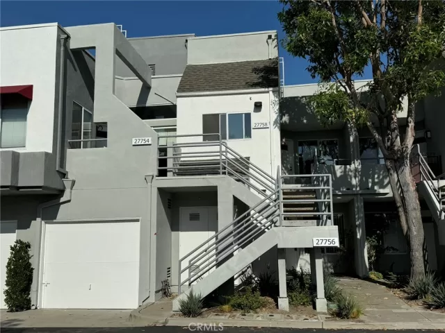 MLS: OC24168927 Condo For Sale