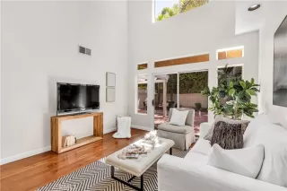 Photo #3: OC24169376 Listing 