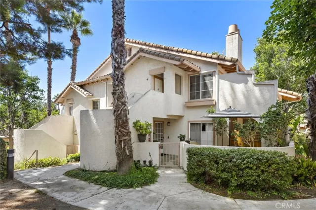 MLS: OC24169993 Condo For Sale