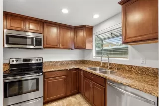 Photo #3: OC24172289 Listing