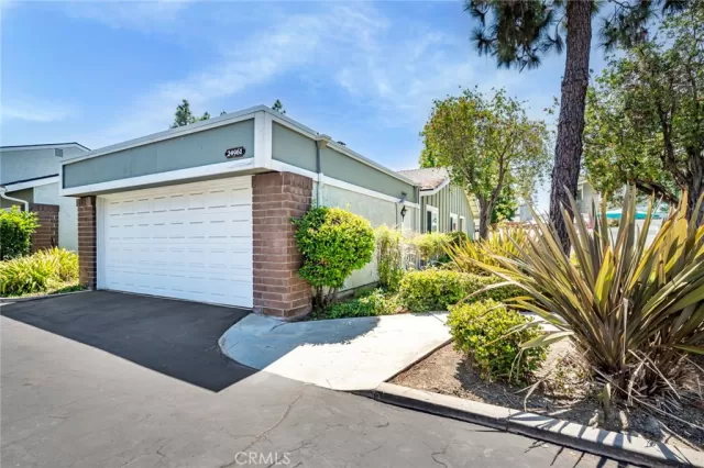 MLS: OC24172951 Condo For Sale