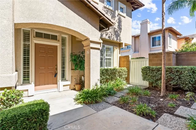 MLS: OC24173505 Condo For Sale