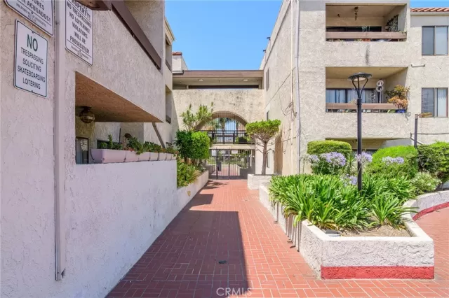 MLS: OC24173700 Condo For Sale