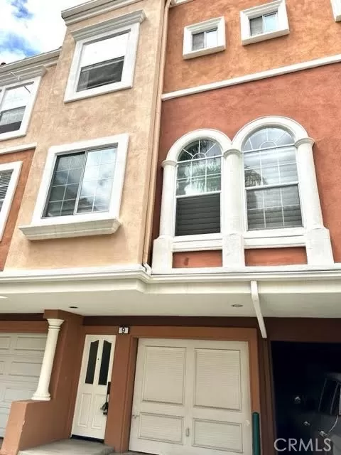 MLS: OC24175193 Condo For Sale