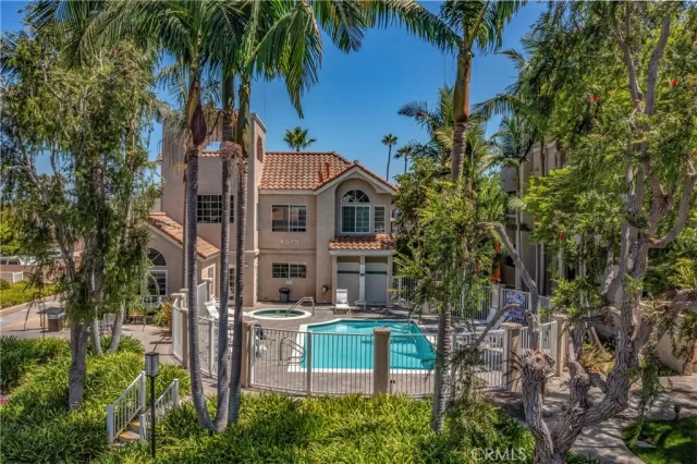 MLS: OC24176304 Condo For Sale