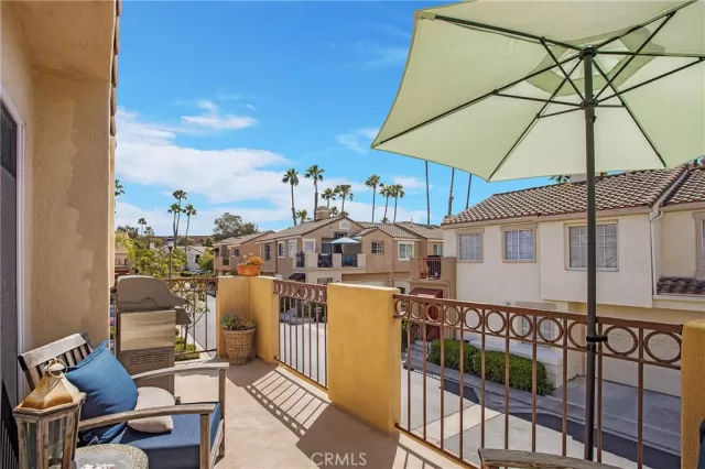 MLS: OC24176582 Condo For Sale