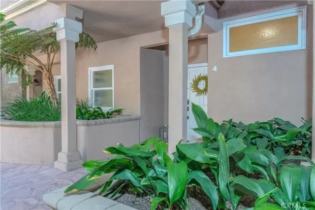 MLS: OC24176659 Condo For Sale