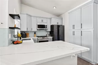 Photo #4: OC24176932 Listing 