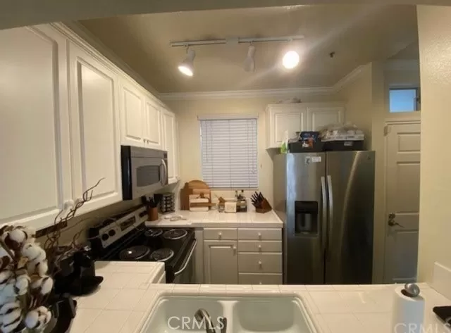 MLS: OC24178177 Condo For Sale