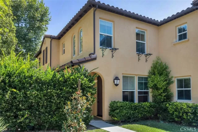 MLS: OC24178505 Condo For Sale