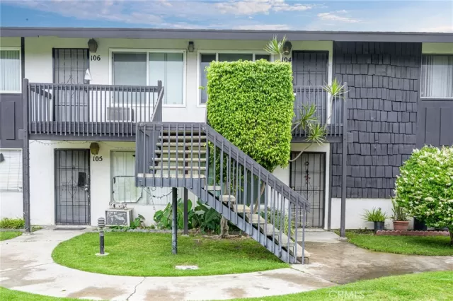 MLS: OC24178765 Condo For Sale