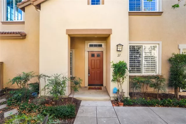 MLS: OC24178796 Condo For Sale