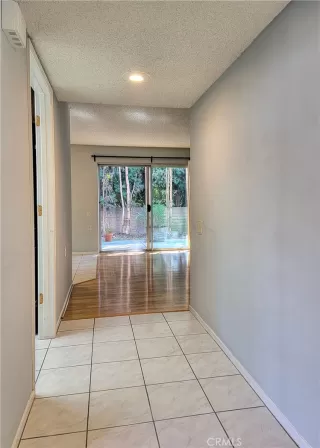 Photo #4: OC24179480 Listing