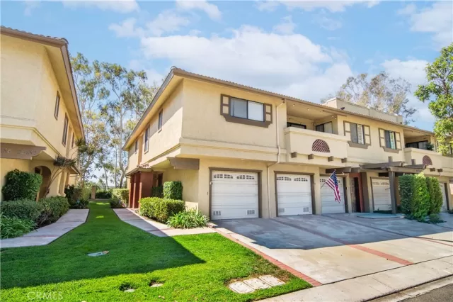 MLS: OC24179948 Condo For Sale