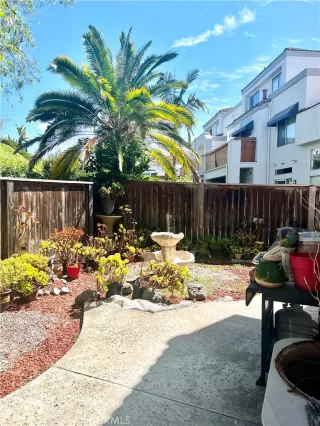 Photo #1: OC24180100 Listing