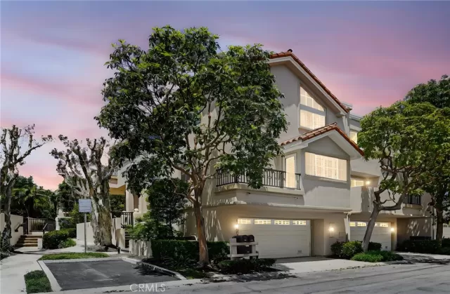 MLS: OC24180390 Condo For Sale