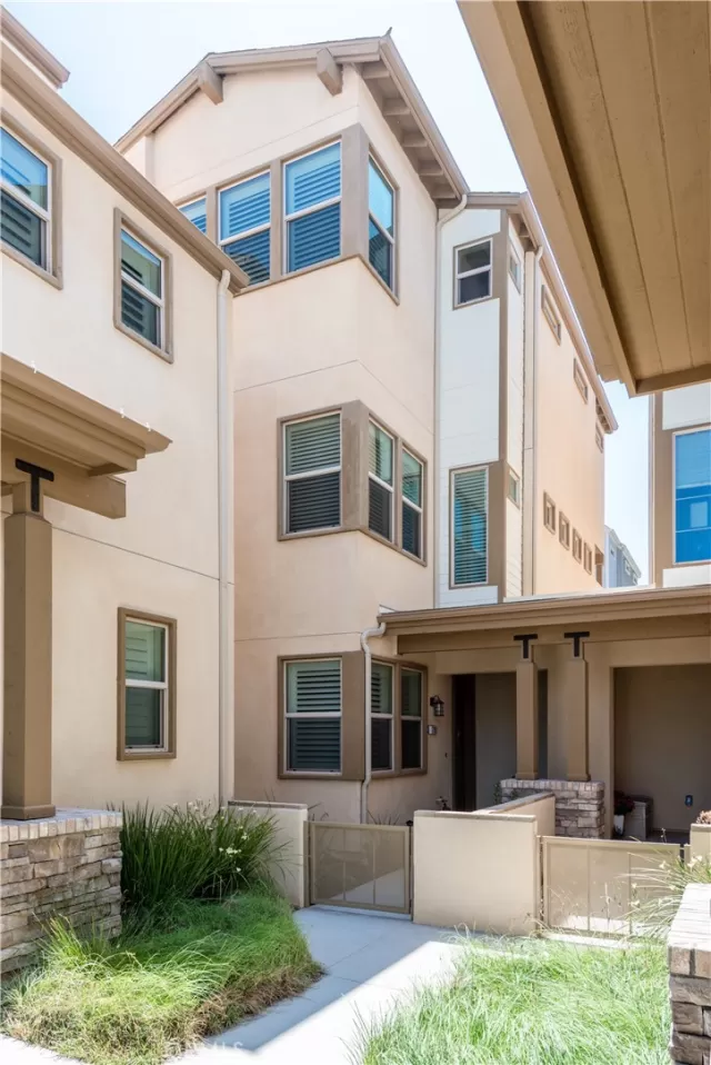 MLS: OC24180594 Condo For Sale