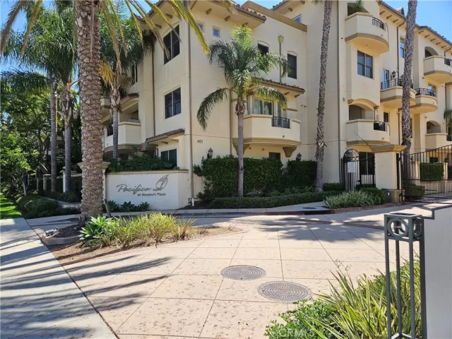 MLS: OC24181569 Condo For Sale