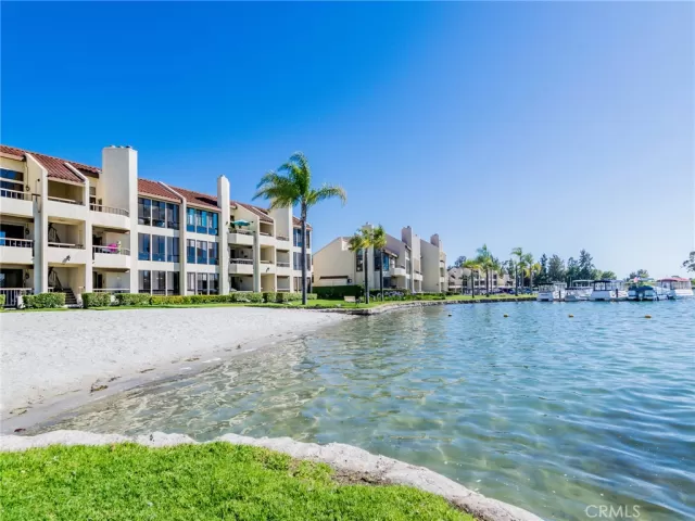 MLS: OC24181596 Condo For Sale