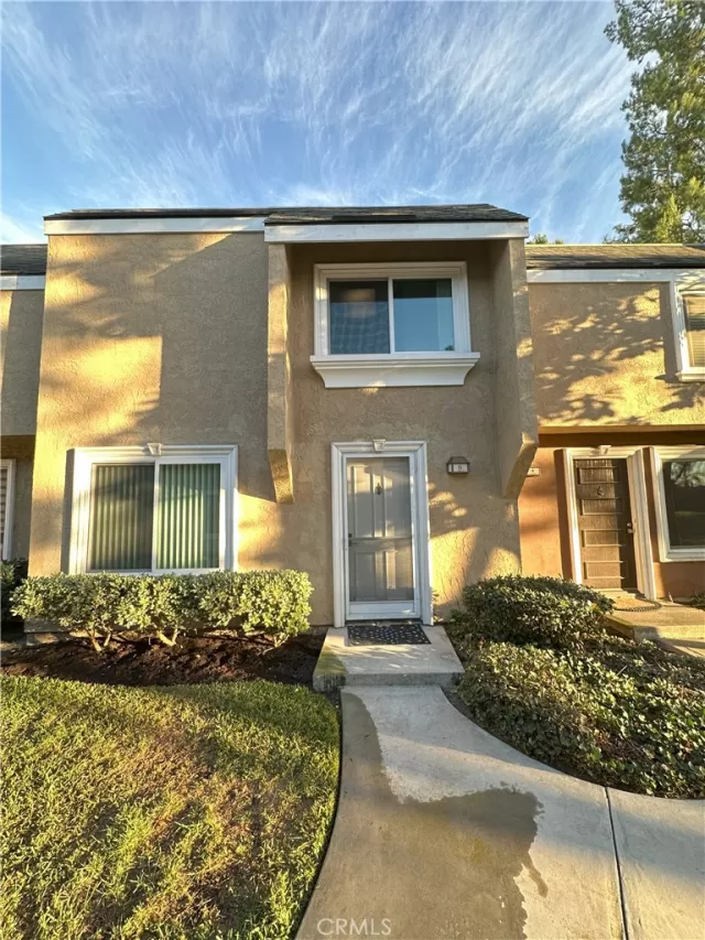 MLS: OC24182222 Condo For Sale