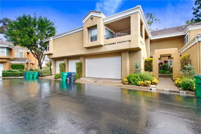 MLS: OC24182328 Condo For Sale