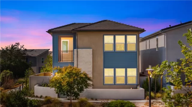 MLS: OC24183089 Condo For Sale