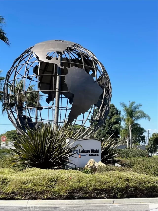 MLS: OC24183561 Condo For Sale