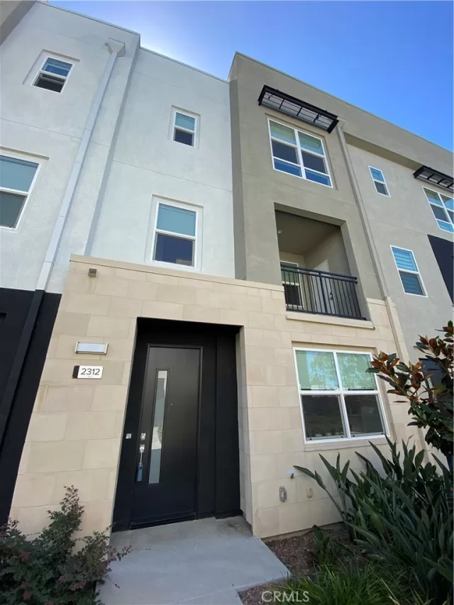 MLS: OC24184062 Condo For Sale