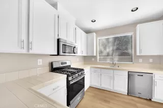 Photo #3: OC24184105 Listing 