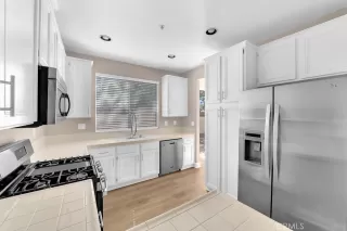 Photo #4: OC24184105 Listing 