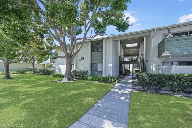 MLS: OC24184337 Condo For Sale