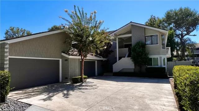 MLS: OC24185120 Condo For Sale