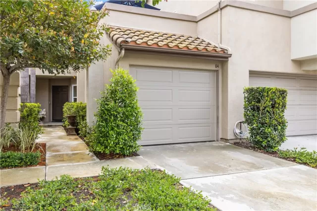 MLS: OC24185123 Condo For Sale