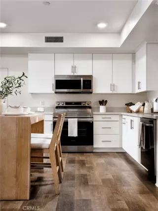 Photo #6: OC24185470 Listing 