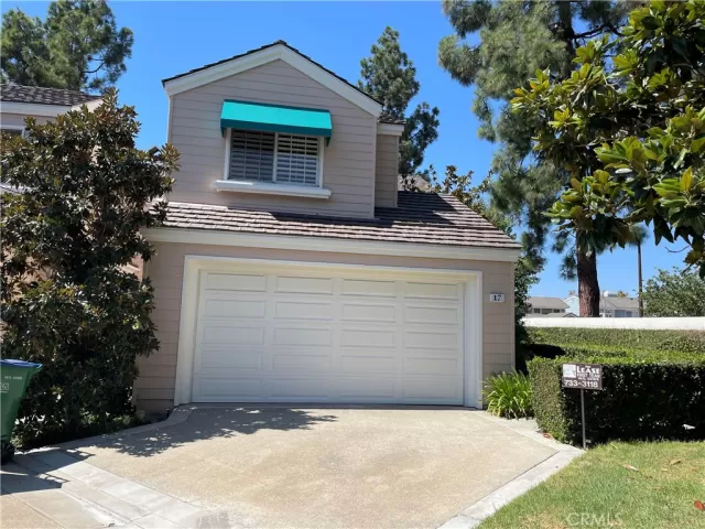 MLS: OC24185641 Condo For Sale