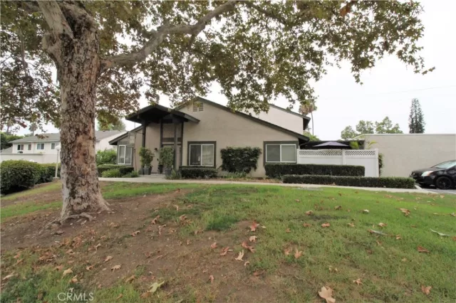 MLS: OC24186072 Condo For Sale