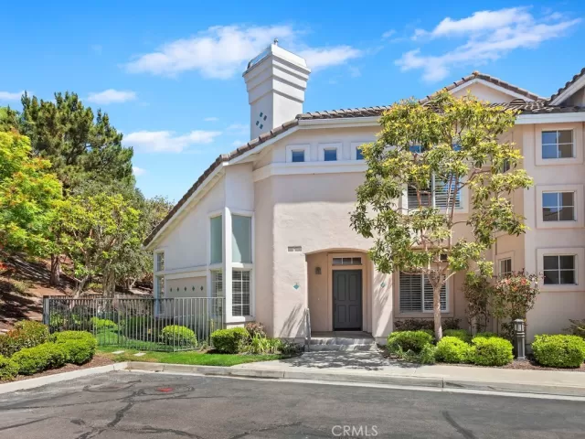 MLS: OC24186160 Condo For Sale