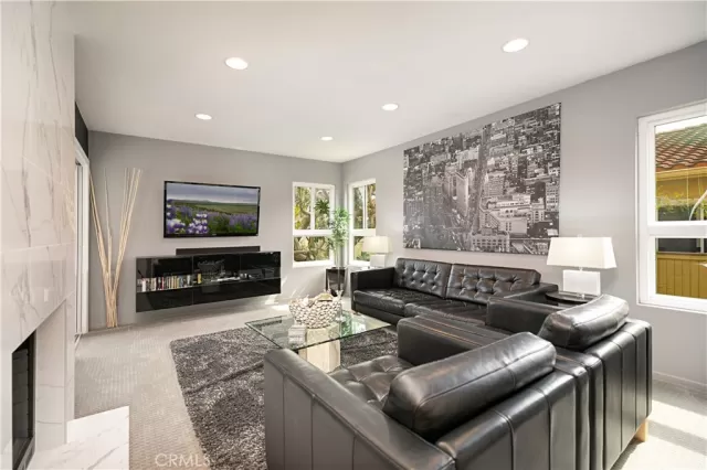 MLS: OC24186332 Condo For Sale