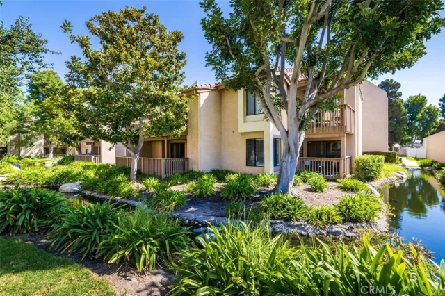 MLS: OC24187431 Condo For Sale