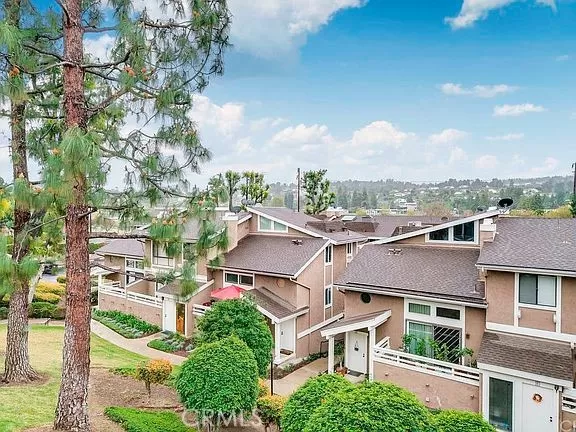 MLS: OC24187608 Condo For Sale