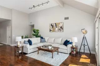 Photo #4: OC24188045 Listing 